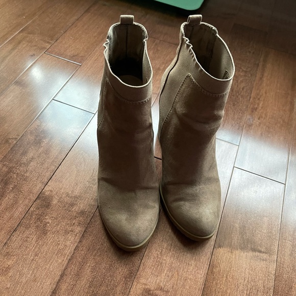 Heeled boots for winter - Picture 3 of 3